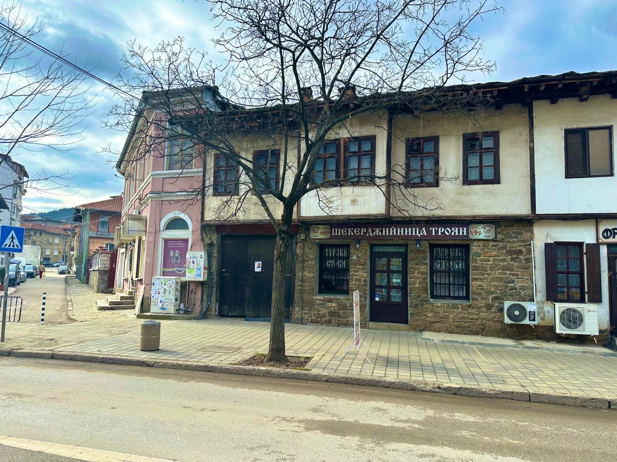 дом Тодор и Тота Мутевски Троян Экстерьер фото